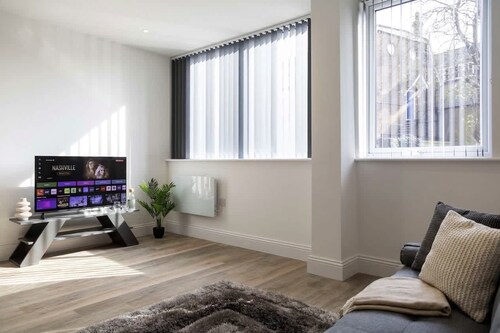 2 Bed Apartment in Central Gravesend w Games Room
