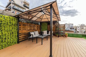 Terrace/patio - Urban Chic Apartment | Terrace & View by PikHost (Tiranë)