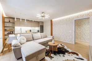 TV - Urban Chic Apartment | Terrace & View by PikHost (Tiranë)