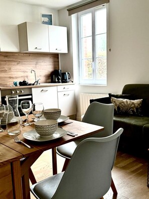 Dining - La vague douce-city center, beach access, cliffs (Étretat)