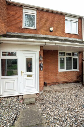 Exterior detail - Family & Contractors| 3BR| 6 Min to i54| garden with free parking (Wolverhampton)