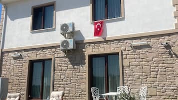 تناول الطعام بالخارج