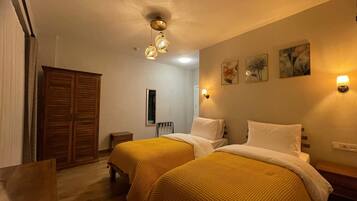 Kahden hengen standard-huone (kaksi sänkyä), näköala puutarhaan