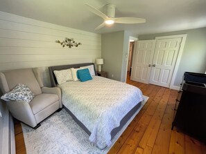 Room - Gorgeous Mystic Colonial: Pool + Indoor Sauna (Groton)