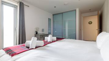 Iron/ironing board, free WiFi, bed sheets