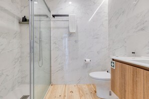 Bathroom - Vrbo Property (Porto)