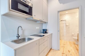 Private kitchen - Vrbo Property (Porto)