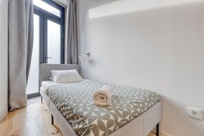 1 bedroom, in-room safe, desk, iron/ironing board - FindMe inPorto Bonfim 0F (Porto)