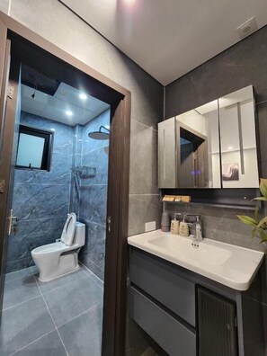 Bathroom - Coline Hotel & Apartment (Hoa Lư)