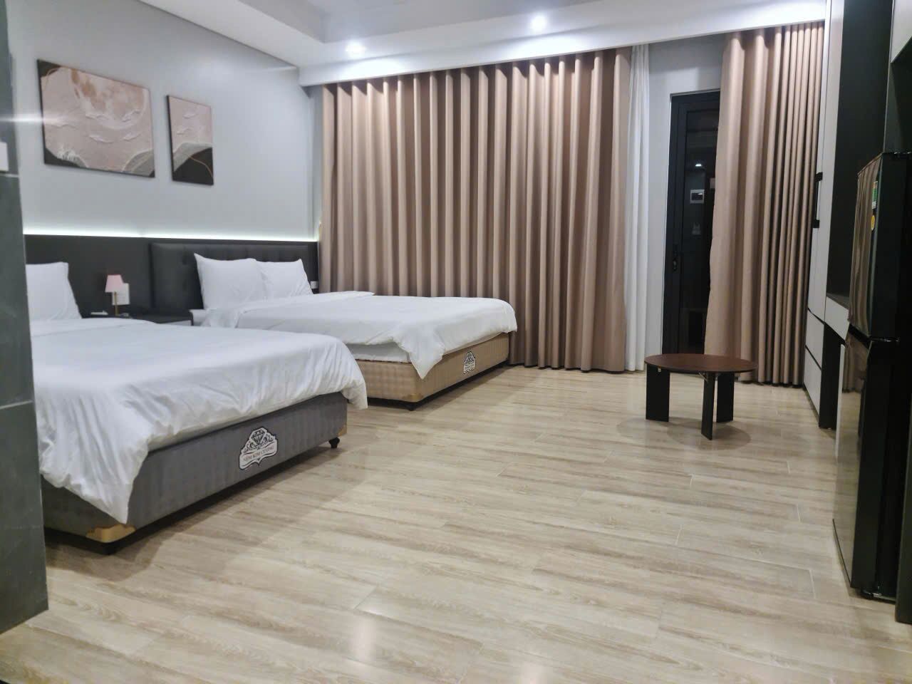 Family Studio, Balcony