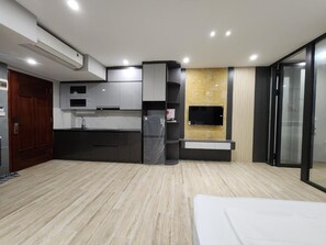 Căn hộ dành cho gia đình, ban công, quang cảnh thành phố | Nội thất