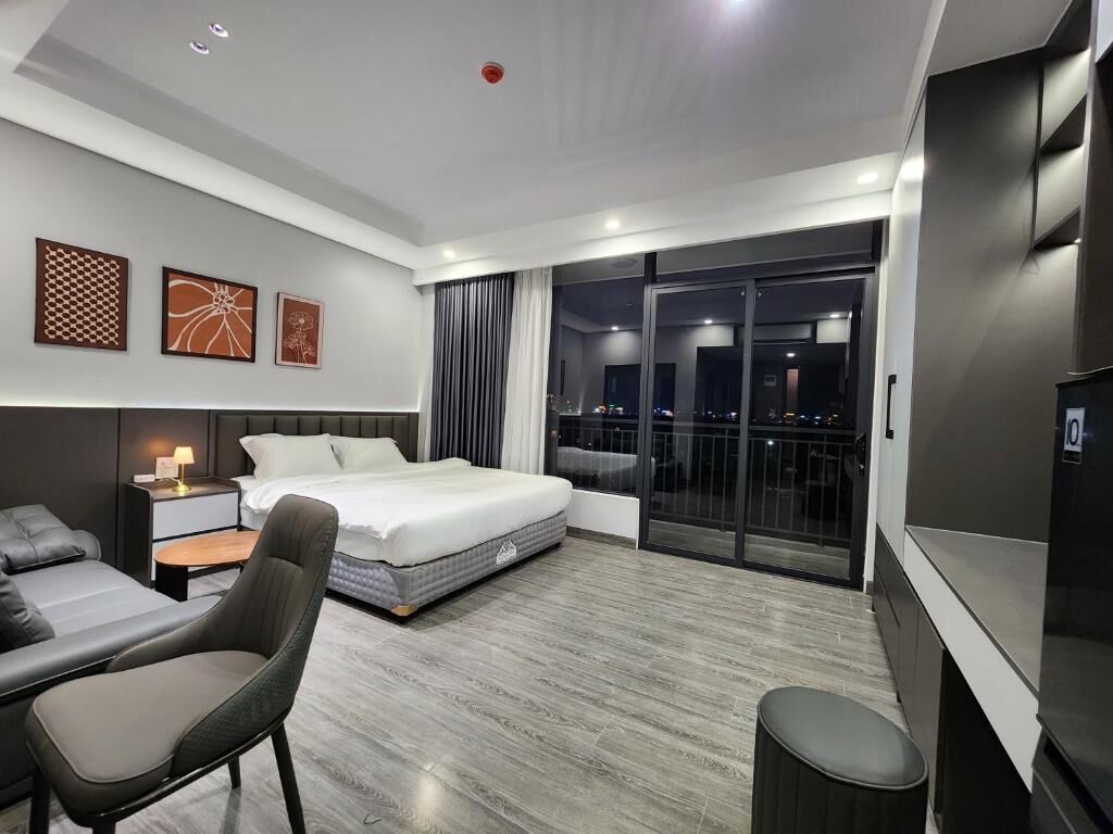 Luxury Studio, Balcony, City View