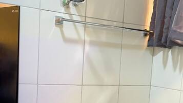 Dusche, Handtücher, Seife, Shampoo
