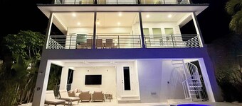 Drift House · 6 King Suites · Dual Masters