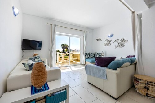 1C Waterside with Shared Pool