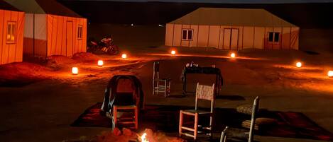 Chambre Triple Confort | Coin salon dans le hall