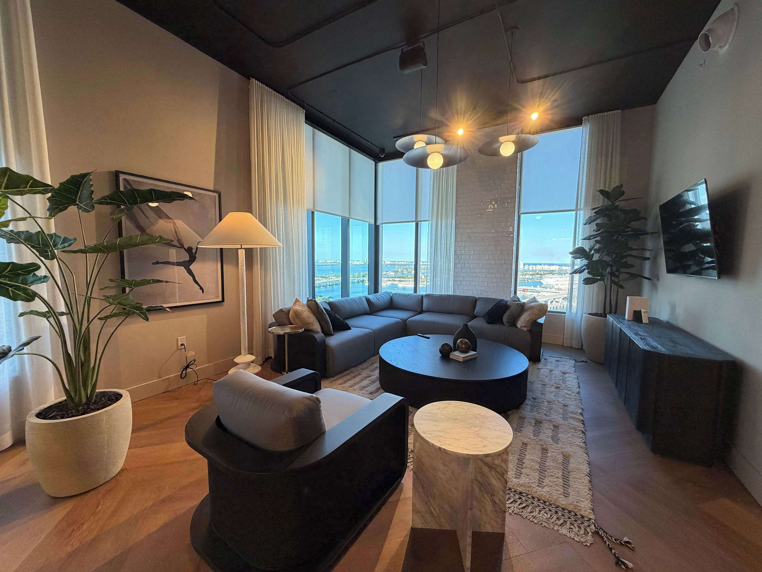 Smart TV, offices