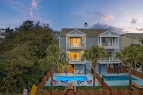 Beachfront Red Sox Themed House Steps from Shore w/ Beach Access