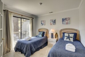 4 bedrooms, iron/ironing board, Internet, bed sheets - Sunset Rentals | Lake Forest 3348 (Hilton Head Island)