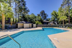 Pool - Sunset Rentals | Lake Forest 3348 (Hilton Head Island)