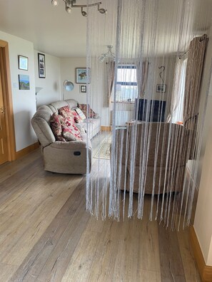 Living area - Peaceful 2-bedroom cottage in beautiful location perfect for relaxing stay (B)