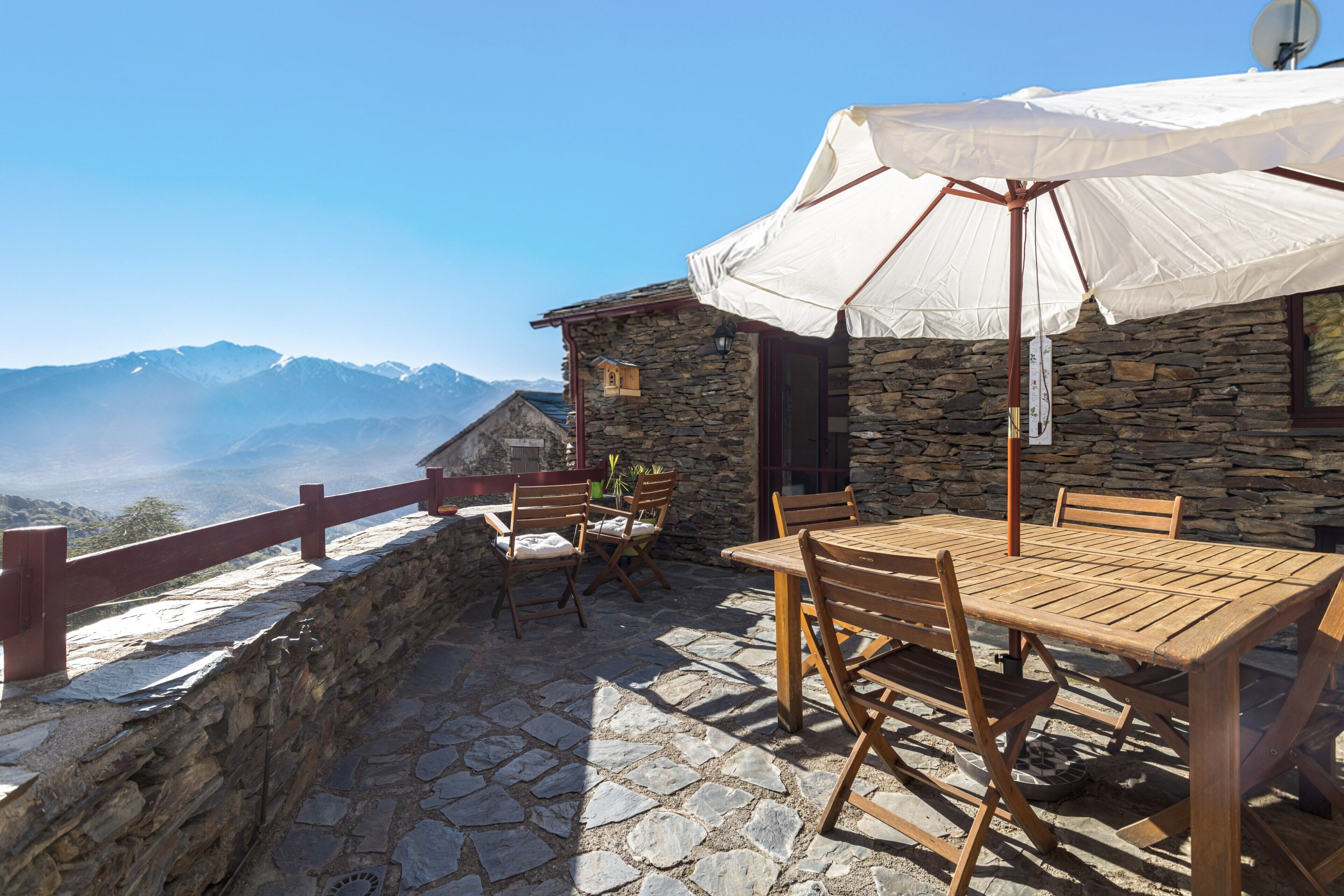 屋外ダイニングエリア