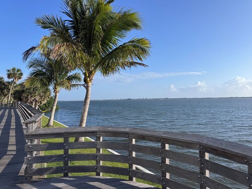 Charming 2 bedroom 2 bath cottage in peaceful Jensen Beach