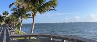 Charming 2 bedroom 2 bath cottage in peaceful Jensen Beach