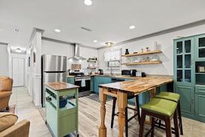 House, 2 Bedrooms, Pets Allowed | Private kitchen | Full-size fridge, microwave, oven, stovetop