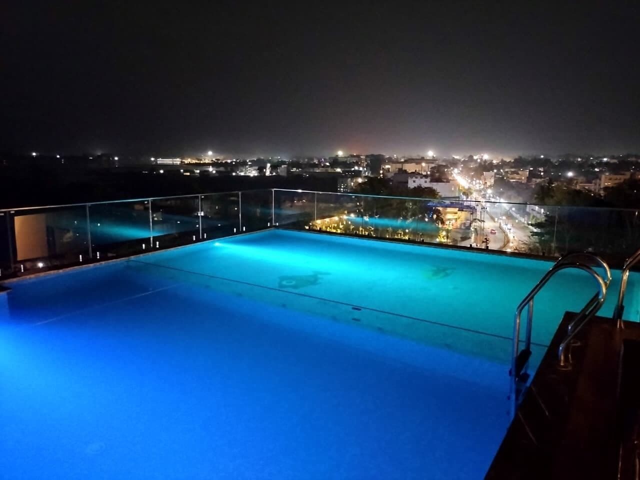 Indendørs pool