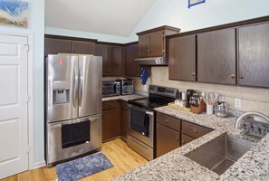 Private kitchen - 3br Savannah Home Sleeps 5 Near Historic District 3 Bedroom Home (Savannah)