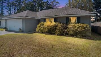 House, 3 Bedrooms | Exterior