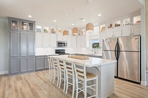 House, 3 Bedrooms | Private kitchen - 1 Crenshaw 3 Bedroom Home (Port Bolivar)