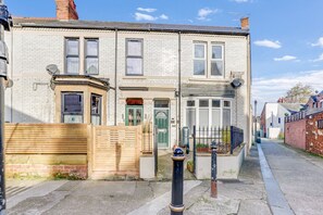 Exterior - Helens Place - North East Escapes (Whitley Bay)