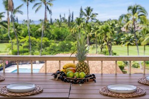 Outdoor dining - Keauhou Punahele B-207 Ocean Views, Spacious Lanai, Personal BBQ, No Stairs (Kailua Kona)