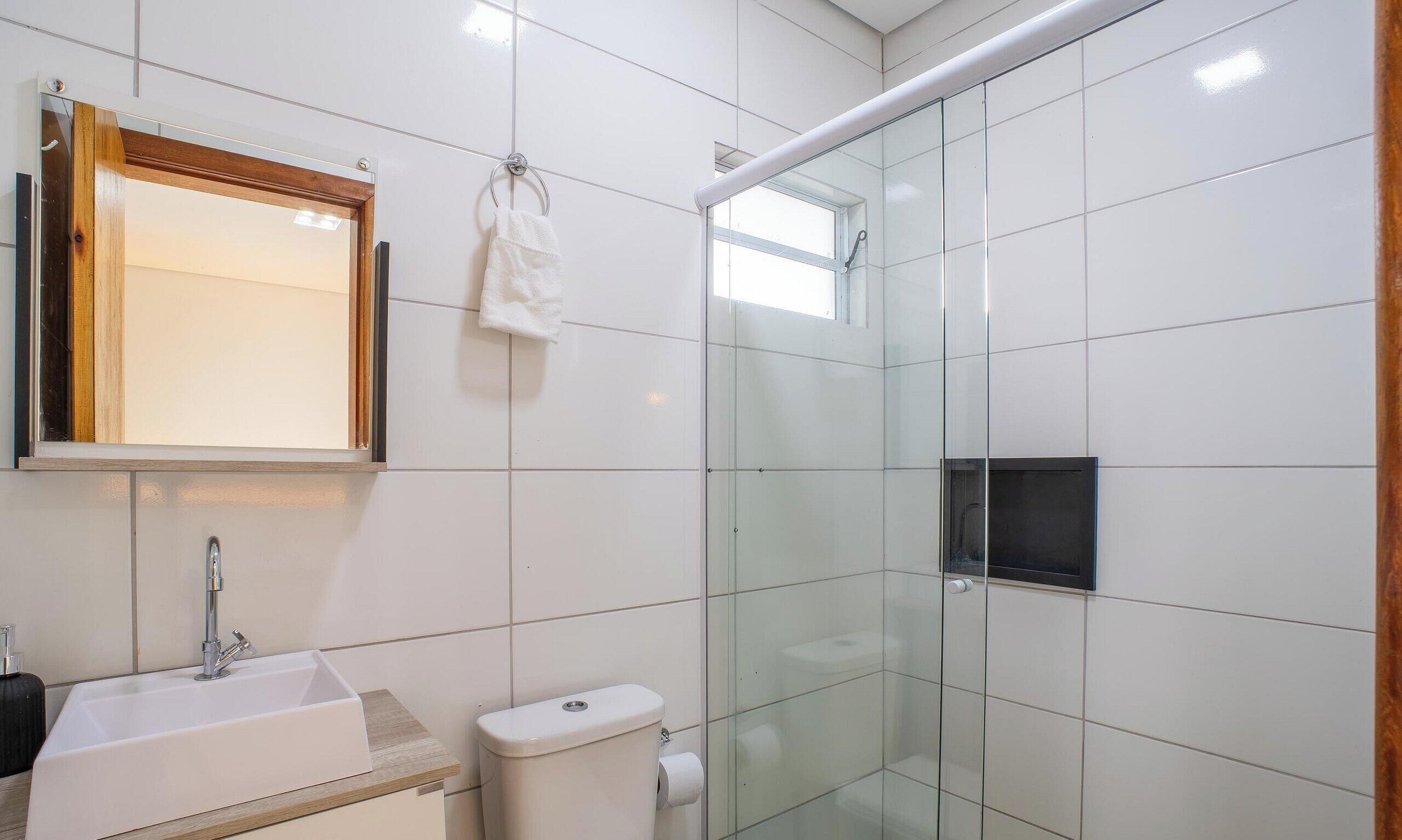 Basic Apartment | Bilik Mandi | Pancuran mandi 