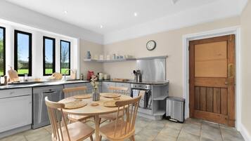 Family House, Patio | Private kitchen