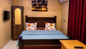 Room - Kwae Delux Hotel (Mile 11)
