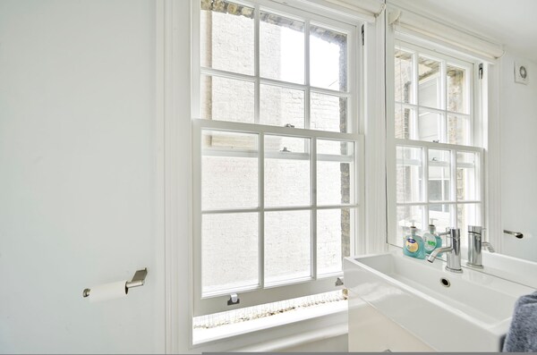 5 Beds House - 5 Mins To Victoria Station - Chelsea, Londra