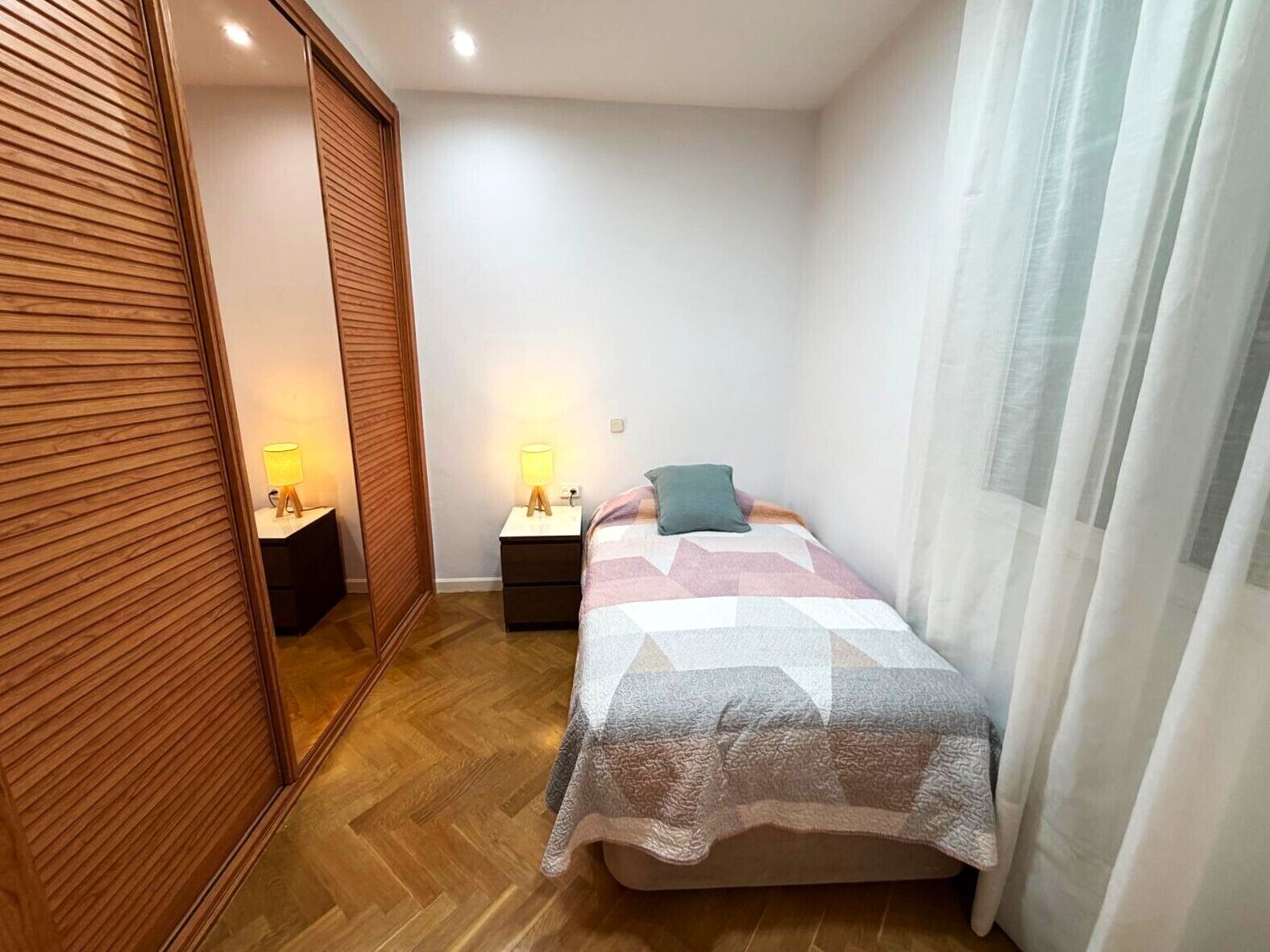 Eenpersoonskamer, gedeelde badkamer