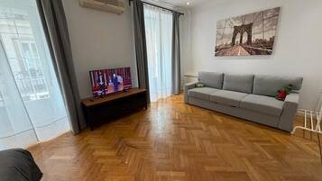 Vierpersoonskamer, gedeelde badkamer | Woonruimte