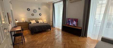 4 人部屋 共用バスルーム