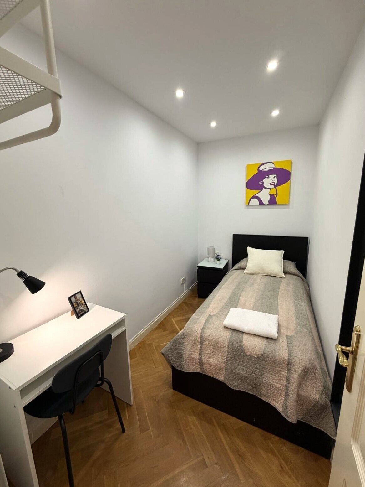 Eenpersoonskamer, gedeelde badkamer