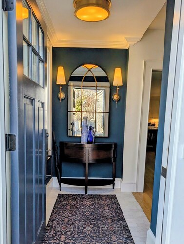 Beautiful 3 Bed 2.5 Bath Home in Cambridge. Prime Location!