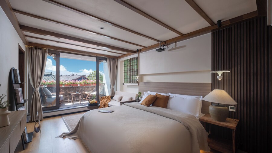 Lijiang Fog Gallery Hotel