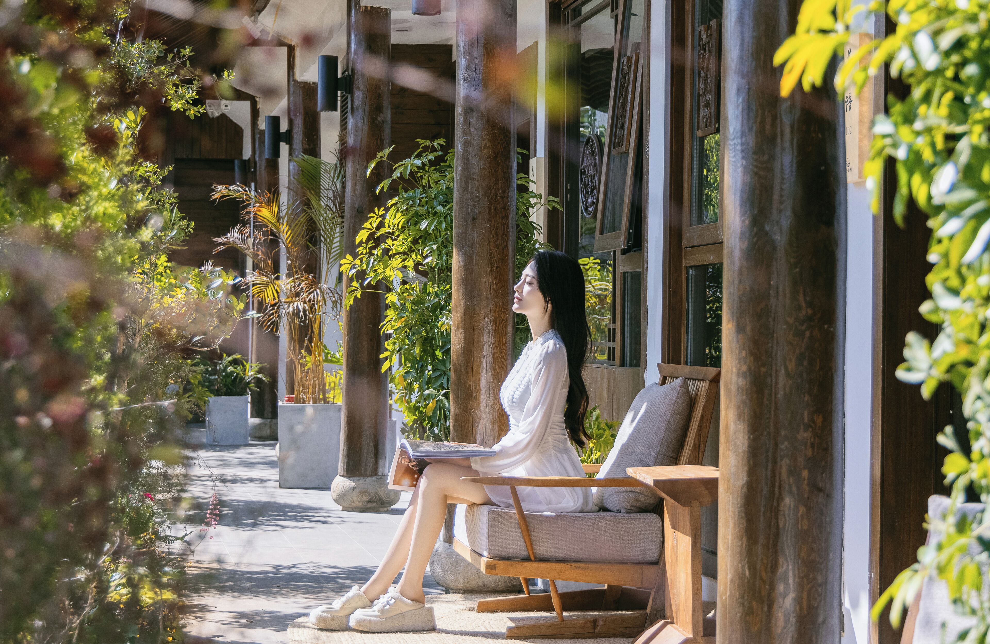 Habitación superior con 2 camas individuales, vista al jardín