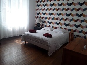2 chambres, bureau, Wi-Fi, draps fournis