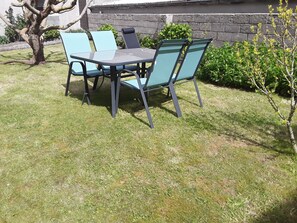 Outdoor dining - Location Maison Vacances 4 Personnes - 2 Chambres - à CLEDER - Proche de la Mer (Cléder)