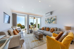 TV - 1D Waterside with Shared Pool (Luz)