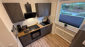 Private kitchen - GNA02.02 - Apartment with 4 beds, modern kitchen, balcony & parking space (Lüdenscheid)